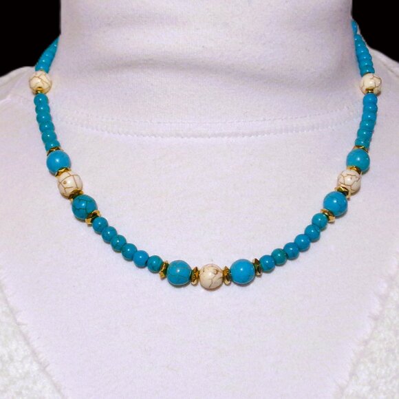 Turquoise and white stone bead necklace mixed with small gold beads. - Picture 3 of 12